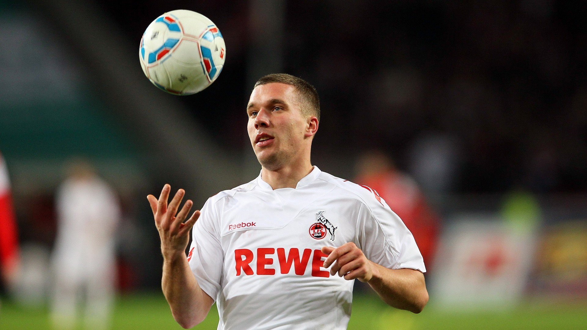 女子蝶泳选手突破自我，瞄准半决赛，女子蝶泳100决赛